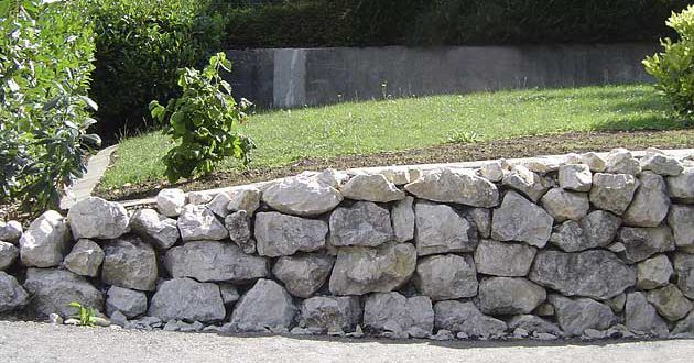 natursteinmauer-fels